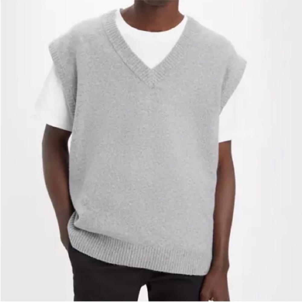 Levi’s XSmall Sweater Vest in Midtone Heather Grey VNeck Sleeveless NWT